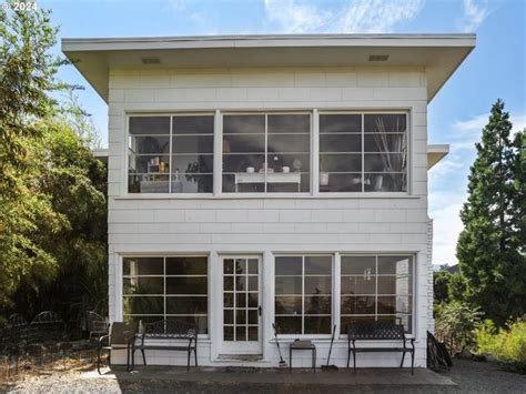 204 W 14Th St The Dalles Or 97058 39 Photos Movoto