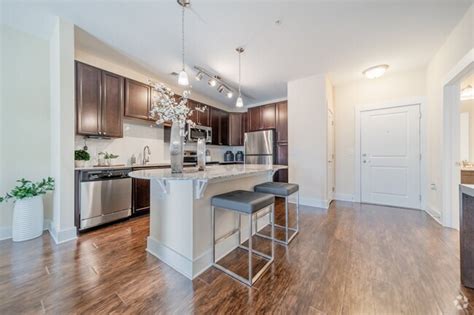 Apartments For Rent With A Walk In Closet In Moore Square Raleigh Apartments Com