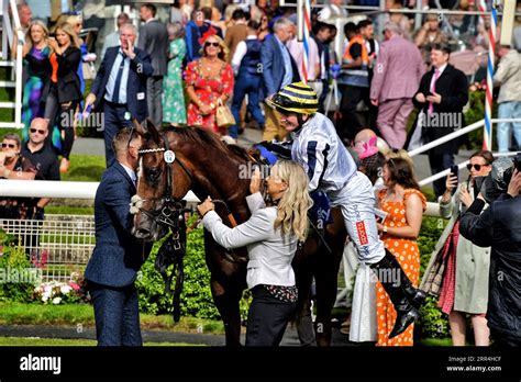Racehorse Albasheer And Jockey Hollie Doyle Stock Photo Alamy