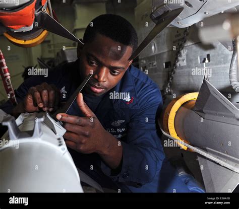 U S Navy Aviation Ordnanceman 2Nd Class Timothy A Flowers Inspects The Wing On An Aim 9X Sidewinder Missile Aboard The Aircra Stock Photo Alamy