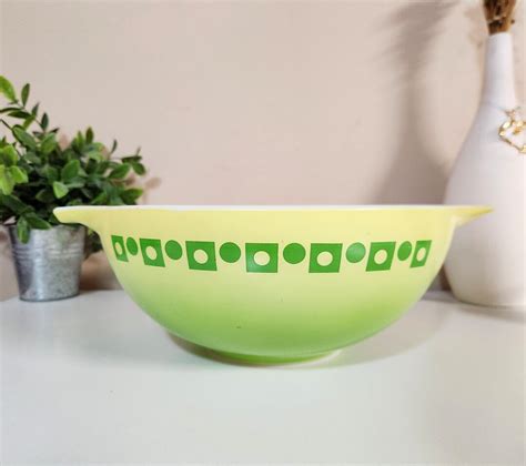 Vintage Pyrex Promotional Cinderella Green Dot Amp Square Large 4 Quart