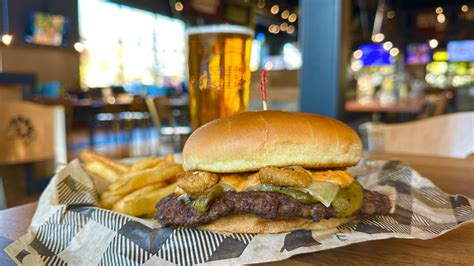 Wilsonville Oregon The Ram 24 99 Plus Up Charge For Onion Rings The Ram Wilsonville Burger